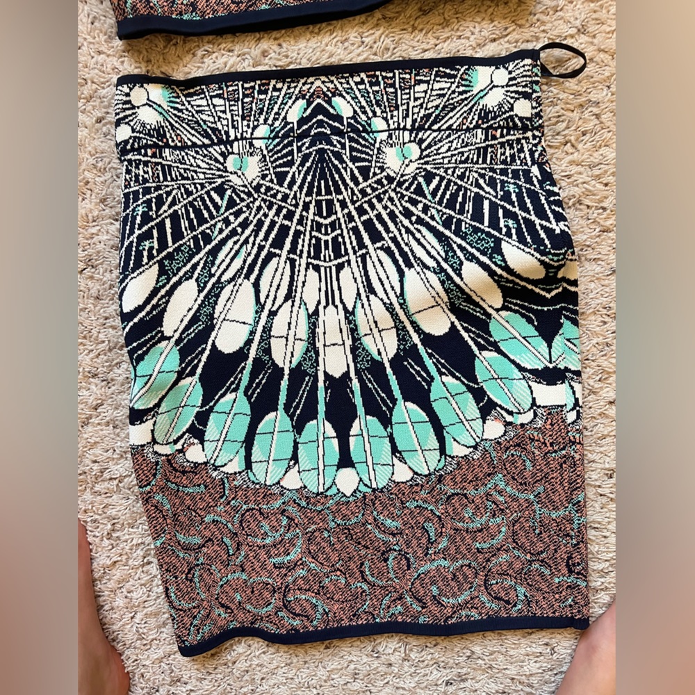BCBG Aztec 2 piece set - Picture 6 of 7